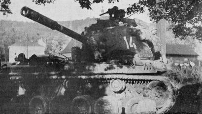 Bild: exb
Ein amerikanischer Panzer steht in der Nähe des Vilstors. Diese Aufnahme entstand bereits einige Tage, nachdem die US-Truppen die Stadt eingenommen hatten.