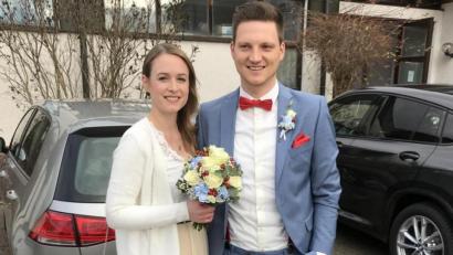 Bild: sei
Stefanie und Benjamin König heirateten standesamtlich in Mantel.