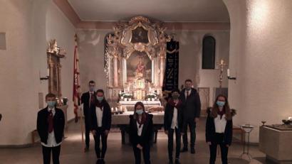 Bild: Landjugend Gleiritsch/exb
Bei einem Gottesdienst wurden fünf neue Mitglieder in die Katholische Landjugend Gleiritsch aufgenommen.