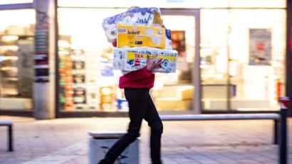 Bild: Axel Heimken/dpa
Ein Klassiker des Corona-Humors: die Klopapier-Hamster.