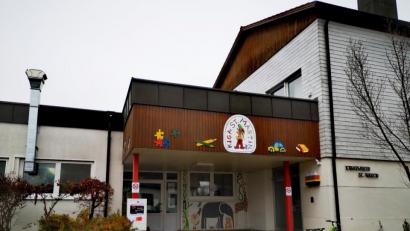 Bild: Thomas Dobler
Zwei kirchliche Kindergärten, hier der Kindergarten St. Martin, und ein städtischer Kindergarten reichen in Schwarzenfeld nicht mehr aus. Mittelfristig muss ein weiterer Kindergarten errichtet werden. Ausgearbeitete Pläne dafür gibt es aber noch nicht.