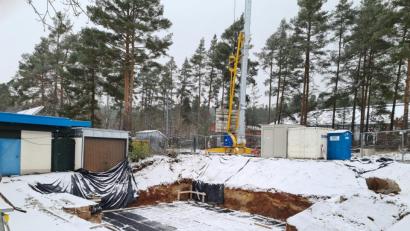 Bild: sne
Der Umriss des neuen Chemiegebäudes ist bereits ausgehoben und wird vom ersten Schnee bedeckt. Der Bauausschuss beschloss eine Erweiterung.