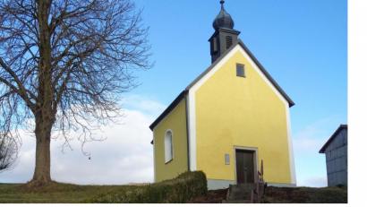 Bild: amö
Der Aufgang zur Kapelle in Pondorf ist von den Familien Meindl und Frischmann neu gestaltet worden.