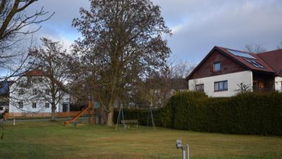 Bild: fla
Die Dorfmitte Ottenrieths soll umgestaltet und ein ansprechender Spielbereich für Kinder errichtet werden.