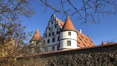 Bild: ck
In der Friedrichsburg sind im kommenden Jahr 15 Hochzeiten geplant. Auch zahlreiche Veranstaltungen wie zum Beispiel ein Neuwagen-Tuning-Treffen stehen im Kalender. Die Stadt hofft darauf, dass sämtliche Termine auch stattfinden können.