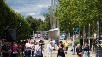 Bild: exb
Ein Vorfall auf einer solchen Coronakritiker-Kundgebung vor der Weidener Max-Reger-Halle im Juli hat nun ein Nachspiel im bayerischen Landtag.