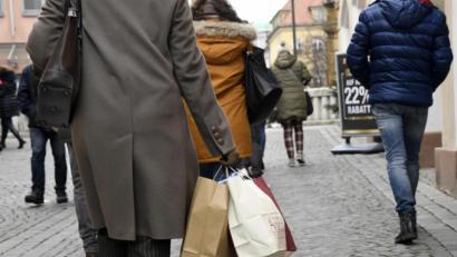 Bild: Petra Hartl
Das Weihnachtsgeschäft hat begonnen. Von „ich bin einfach nur happy“ bis „wenn es so bleibt, müssen wir schließen“ war in Amberg die gesamte Bandbreite an Aussagen dabei.