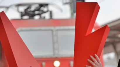 Symbolbild: Hendrik Schmidt
Für wirkliche Verbesserung ist Strom an den Gleisen die Voraussetzung, sagt das neue Gutachten.