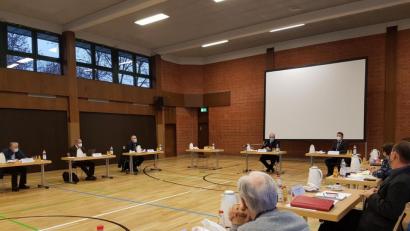 Bild: gib
Im vorgeschriebenen Corona-Abstand kam der Sozial- und Teilhabeausschuss des Oberpfälzer Bezirkstags in der Mehrzweckhalle des Bezirksklinikums Regensburg zusammen.