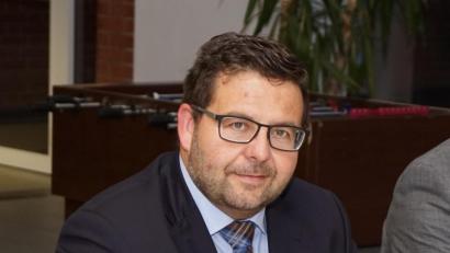 Bild: bkr
Bürgermeister Thomas Kaufmann gibt einen Abriss der Aktivitäten in und für die Gemeinde.