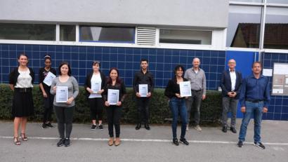 Bild: usc
Der erste Schritt in der Ausbildung zur Fachkraft im Gastgewerbe ist geschafft. Nach weiteren 16 Monaten Büffeln steht die IHK-Prüfung an.