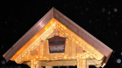 Bild: no
Der erstmals beleuchtete Dorfbrunnen in der Ortsmitte vbon Illschwang