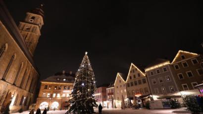 Bild: Wolfgang Steinbacher
Die Weihnachtsbeleuchtung der Park- und Werbegemeinschaft ist prächtig - bis auf ein kleines Detail.