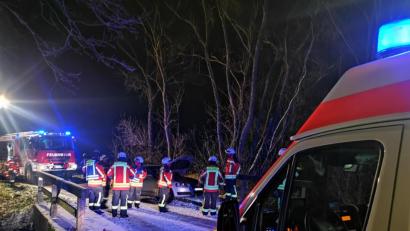 Bild: mde
Die winterlichen Straßenverhältnisse sorgten am Mittwochabend für einen Verkehrsunfall auf der Ortsverbindungsstraße zwischen Kulmain und Kemnath.