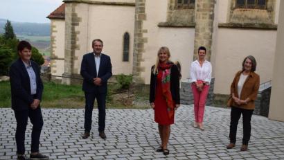 Bild: bnr
Bürgermeister Frank Zeitler gab den ehrenamtlichen Beauftragten der Stadt Nabburg Gelegenheit ihre Vorstellungen dem Stadtrat zu unterbreiten. Es sind dies von links: Inklusionsbeauftragte Kerstin Ehemann, Jugendbeauftragte Heidi Eckl, Familienbeauftragte Ines Renner und Integrationsbeauftragte Dagmar Lihring.