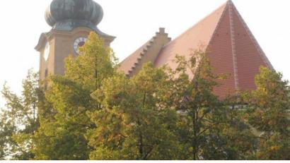 Archivbild: Stephan Huber
Die Kirche hat keinen Grund, sich zu verstecken. Das Bild zeigt die Pfarrkirche Mariä Himmelfahrt in Hirschau.