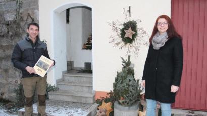 Bild: pi
Marina Hirnet und Oswald Hamann freuen sich über einen gelungenen Kalender 2021.