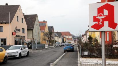 Bild: Wolfgang Steinbacher
Im September hat die Stadt mit der Sanierung der Bäumlstraße begonnen. Der erste Teilabschnitt ist nun fertig und kann wieder befahren werden.