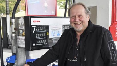 Bild: Petra Hartl
Willy Moebius in seiner Tankstelle in Amberg.