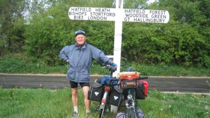 Bild: Hans Hoch
Richtung London geht's nach links. Hans Hoch hat sich mittlerweile auf den Linksverkehr eingestellt. Gar nicht so einfach.