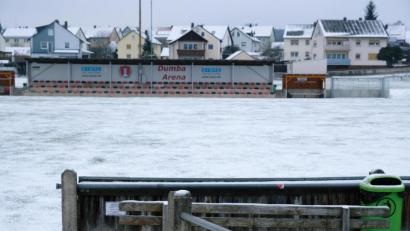 Bild: do
Von gefürchteten Hitzeperioden ist auf den Rasenflächen der "Dumba-Arena" derzeit nichts zu spüren. Es wird aber irgendwann wieder Sommer.
