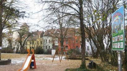 Bild: Gabi Schönberger
Der Spielplatz im Max-Reger-Park soll durch eine neue Gestaltung aufgewertet werden. Der Kostenrahmen lässt allerdings keine größeren Sprünge zu.