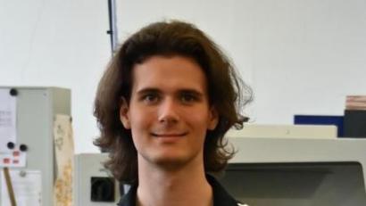 Bild: Thomas Gajewski/BAM GmbH
Der Staatspreis der Regierung der Oberpfalz war die erste Auszeichnung für
Felix Meierhöfer. Jetzt wurde der Produktionstechnologe zum bundesweit besten
Absolventen seines Berufs gekürt.