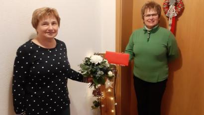 Bild: dod
SVL-Urgestein Doris Geitner mit Spartenleiterin Gerda Donhauser, die für den langjährigen Einsatz dankt.