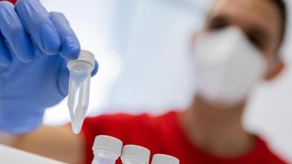 Symbolbild: Rolf Vennenbernd
Im Landkreis Tirschenreuth gab es am Dienstag 21 neue positive Corona-Testergebnisse.