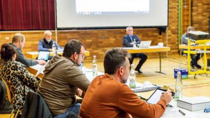 Bild: Hösamer
Erstmals nutzte der Pfreimder Stadtrat das digitale Rats-Informationssystem. Für eine Übergangszeit werden die Unterlagen auch noch in Papierform vorgelegt.