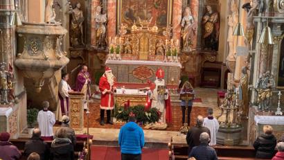 Bild: Alois Bauer/exb
Nikolaus-Besuch in der Pfarrkirche in Beidl.