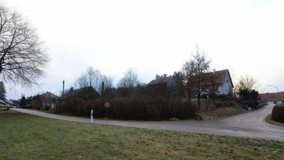 Bild: bey
Die beiden durch Unterrehberg führenden Straßen sollen nach Meinung des Georgenberger Gemeinderats gleichberechtigt und deshalb für den allgemeinen Verkehr durchgängig befahrbar sein.