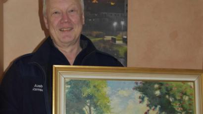 Bild: Thomas Sporrer
Karl Gehret mit einem „Fuchshuber“, der Anfang der 50er Jahre gemalt wurde und die Kleine Kappl bei Ottengrün zeigt.