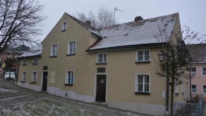Bild: jr
Das Resl-Haus in Konnersreuth soll ab 2021 generalsaniert werden. Weil aktuell kein Geld aus dem Denkmalentschädigungsfonds zu erwarten ist, musste der Finanzierungsplan angepasst werden.