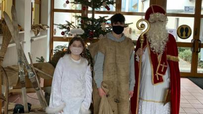 Bild: jzk
Trotz Corona-Pandemie schaute der Nikolaus in der Realschule Kemnath vorbei.