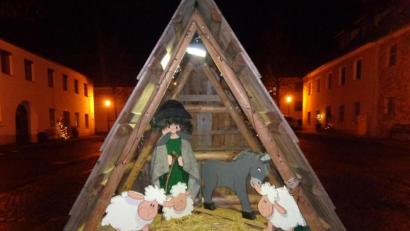 Bild: amö
Der Krippenstall des Wintersportvereins auf dem Winklarner Marktplatz.
