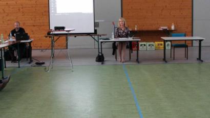 Bild: sis
Bei der Gemeinderatssitzung im gebotenen Abstand (von links): Horst Heinl, Erhard NItzbon, Michael Hufnagel aus dem Bauamt der Verwaltungsgemeinschaft, Bürgermeisterin Brigitte Bachmann und Udo Füssel..