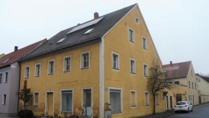 Bild: ibj
Das ehemalige Lehneranwesen in der Hauptstraße 70 ist zur Sanierung für 2021 angemeldet worden.