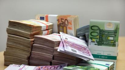 Symbolbild: Gabi Schönberger
Die Finanzspritz vom Freistaat für die Kommunen fällt für 2021 weniger kräftig im Fall des Landkreises Neustadt/WN aus.