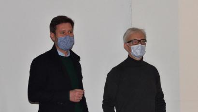Bild: fjo
Der Waidhauser Marktrat folgte den Ausführungen des Architektenduos Marco Gruber und Oliver Fichtner (von links) zum weiteren Vorgehen bei der Sanierung des Feuerwehrhauses.