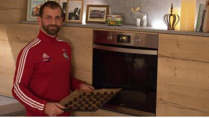 Bild: mr
Mario Quast hantiert mit Backblech und Ofen ebenso gerne wie mit dem Fußball.