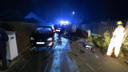 Bild: Polizeiinspektion Sulzbach-Rosenberg
Unfall in Rosenberg: Der Fahrer konnte ohne Verletzungen seinen Wagen verlassen, war aber erheblich alkoholisiert.