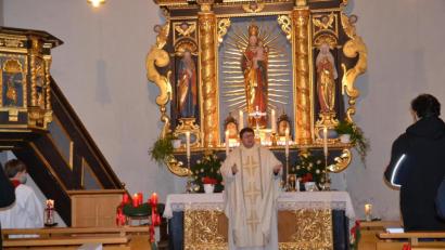 Bild: gi
Die Gläubigen von Burgtreswitz feierten mit Pfarrer Udo Klösel das Patrozinium „Mariä Empfängnis“ ihrer Dorfkirche.