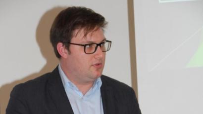 Bild: frd
Die Arbeit und den Zweck der ILE Brückenland Bayern-Böhmen, erläuterte Manager Christian Karl den Niedermuracher Gemeinderäten.