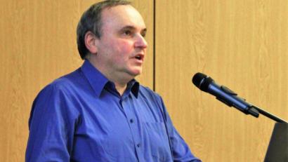 Bild: stg
Joachim Först erläuterte den Stadträten die Möglichkeiten beim Thema Glasfasernetz-Ausbau in Kemnath