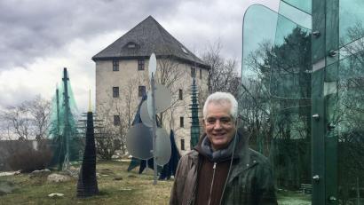 Bild: Sabine Böhlau/exb
Der Autor Bernhard Setzwein liest im Internet.