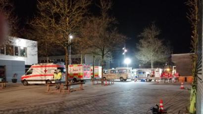 Bild: wpt
Bereits am Donnerstagabend waren zahlreiche Hilfskräfte in dem Altersheim in Burglengenfeld im Einsatz.