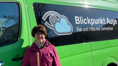 Bild: Völkl
Bettina Pichlmeier berät in ihren Sprechstunden sehbehinderte Menschen. Das Infomobil kommt in regelmäßigen Abständen nach Pfreimd, Oberviechtach und Schwandorf.