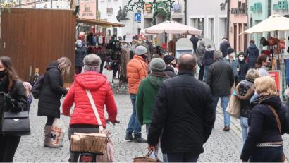Bild: uz
Die Fußgängerzone in Weiden war am Samstag voll wie lange nicht mehr.