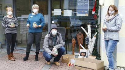 Bild: mfh
V.l.n.r.: Cynthia Stephan, Pflegedienstleitung, Liane Breckner von der Einrichtungsleitung, die Stadträte Stefan Thar und Andrea Ottmann.